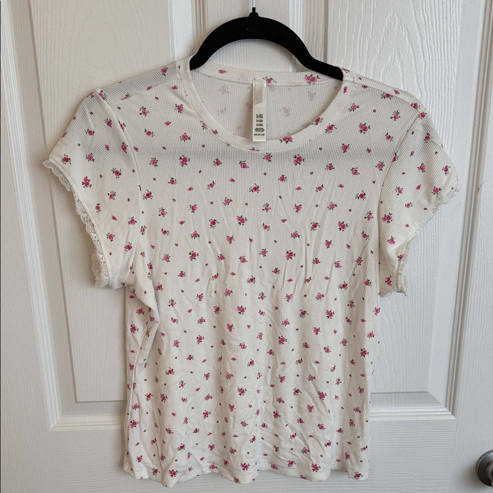 SKIMS White Floral Ribbed Short Sleeve Tee with Pink Rose Print